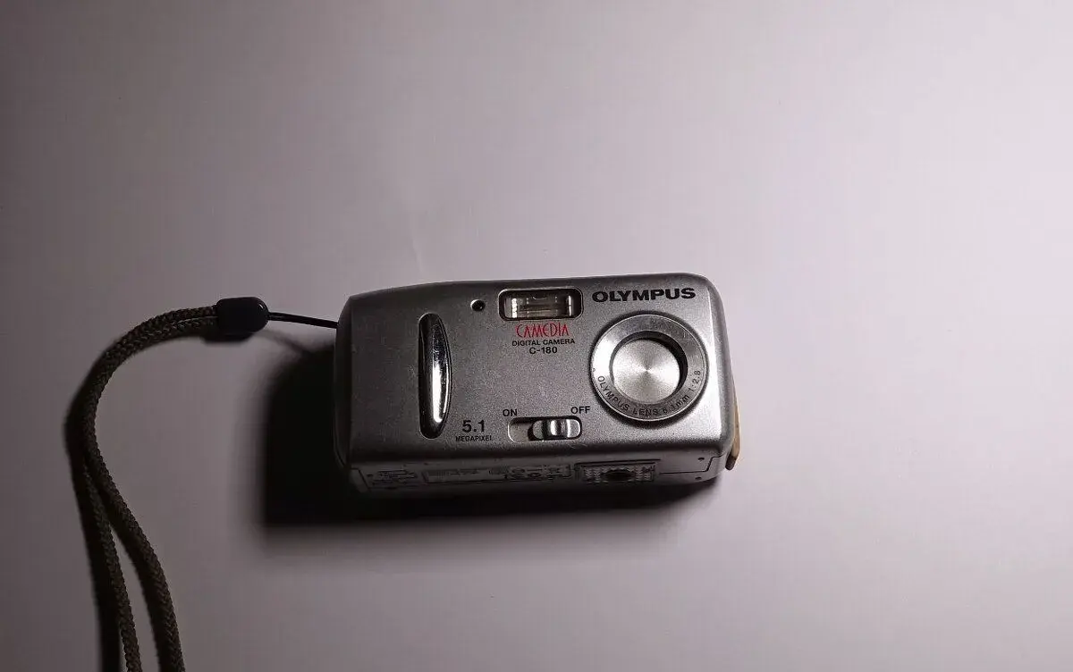 Olympus C-180