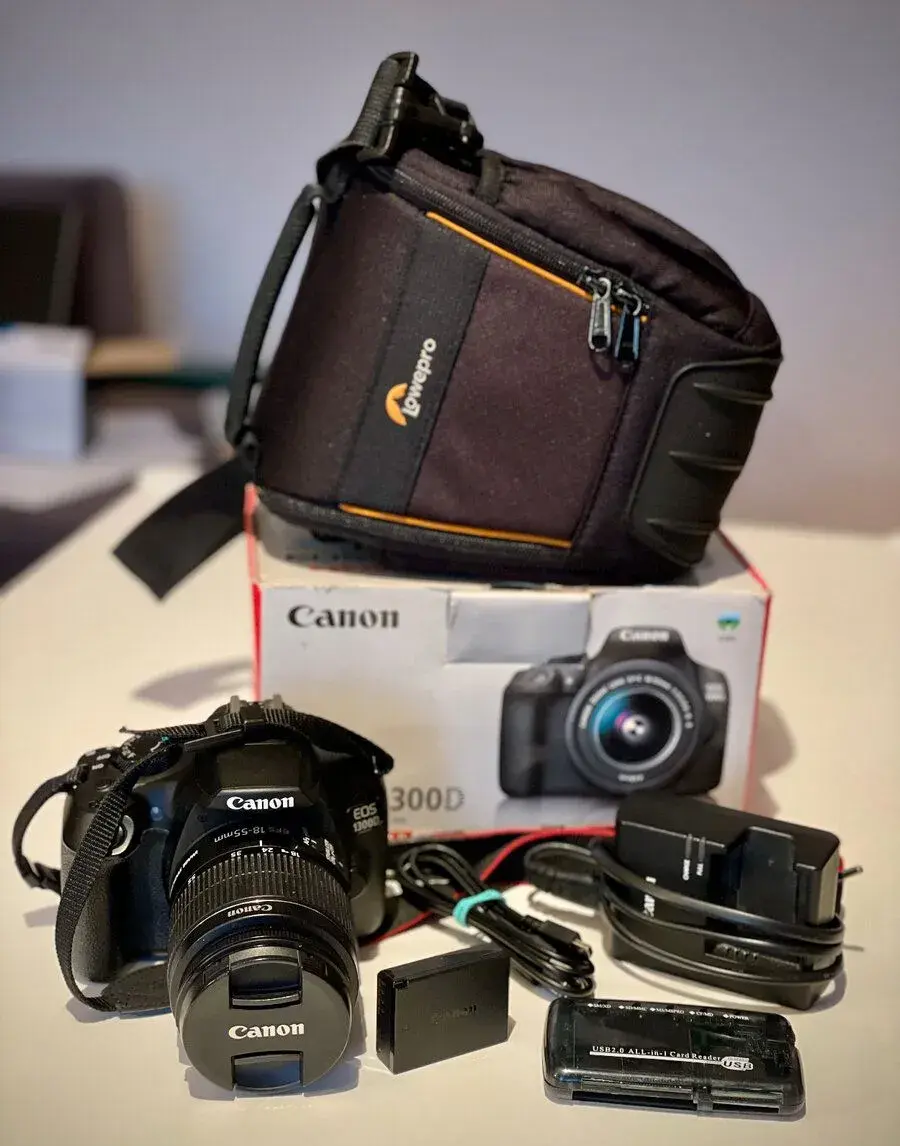 Canon EOS 1300D + EF-S 18–55 mm – stav jako nový