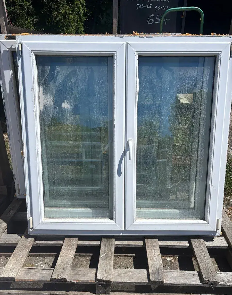 Okno PVC starší 1450x1410MM, dvojsklo, bílá barva