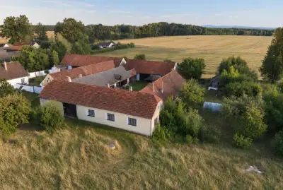 Prodej zemědělská usedlost + samostatný pozemek k bydlení