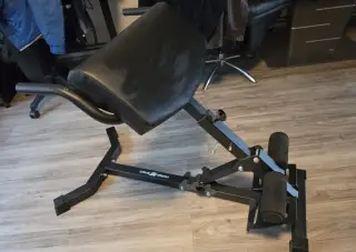 Posilovací lavice na záda