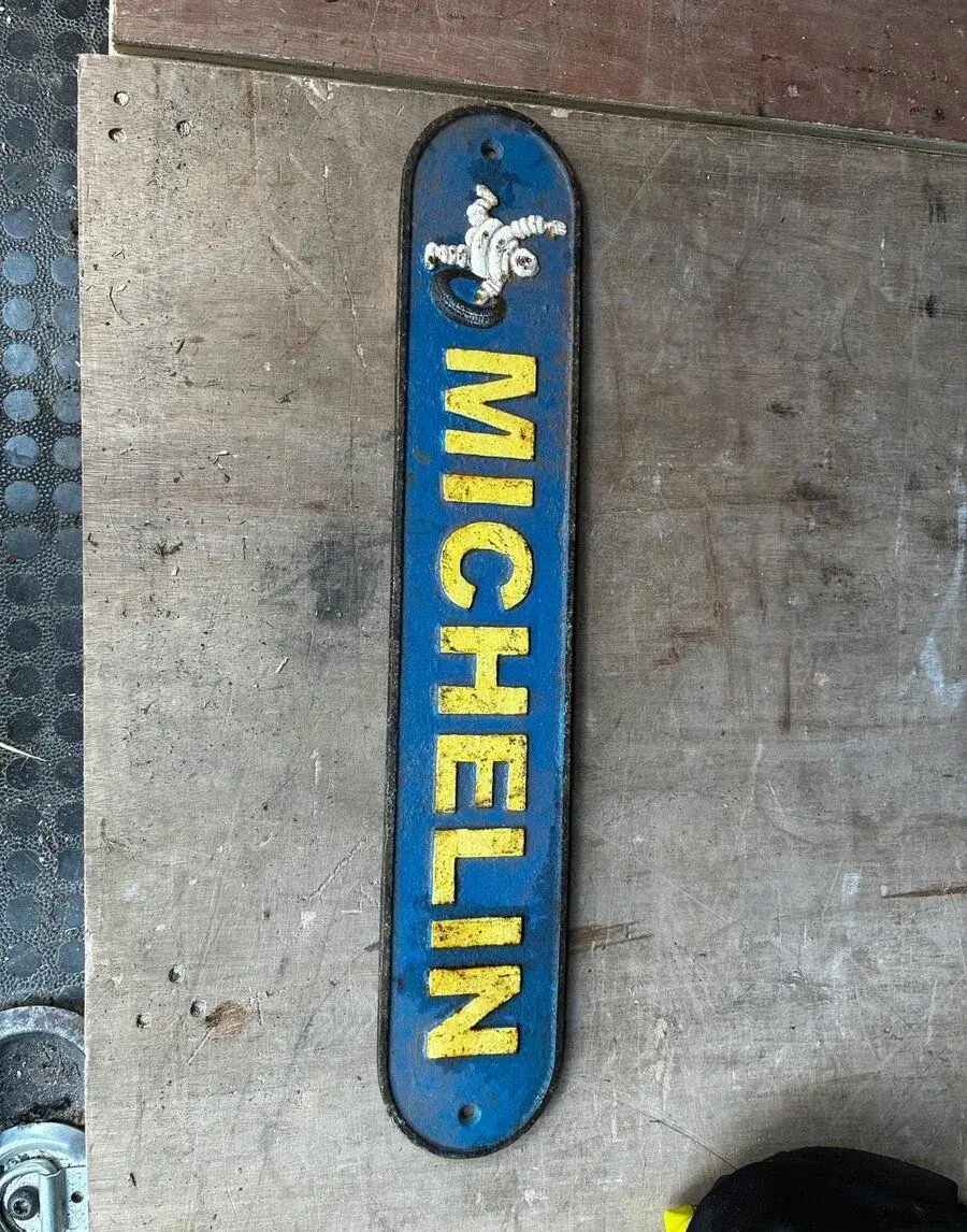 Stará litinová reklamní cedule MICHELIN