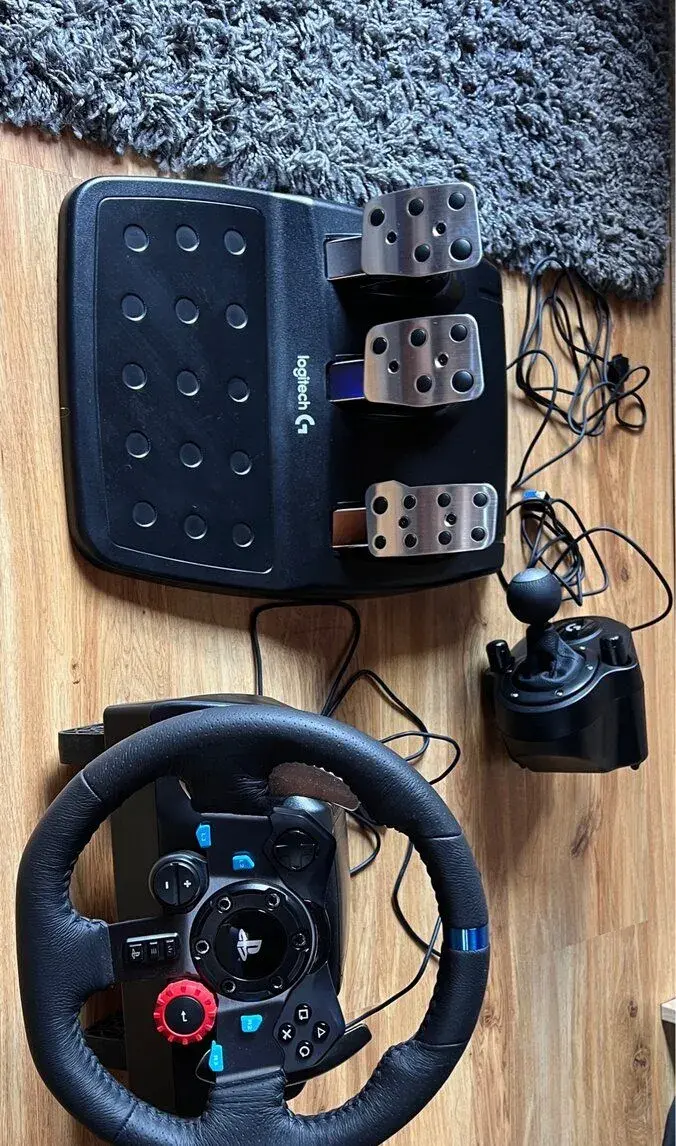 Herní volant logitech g29 + řadící páka