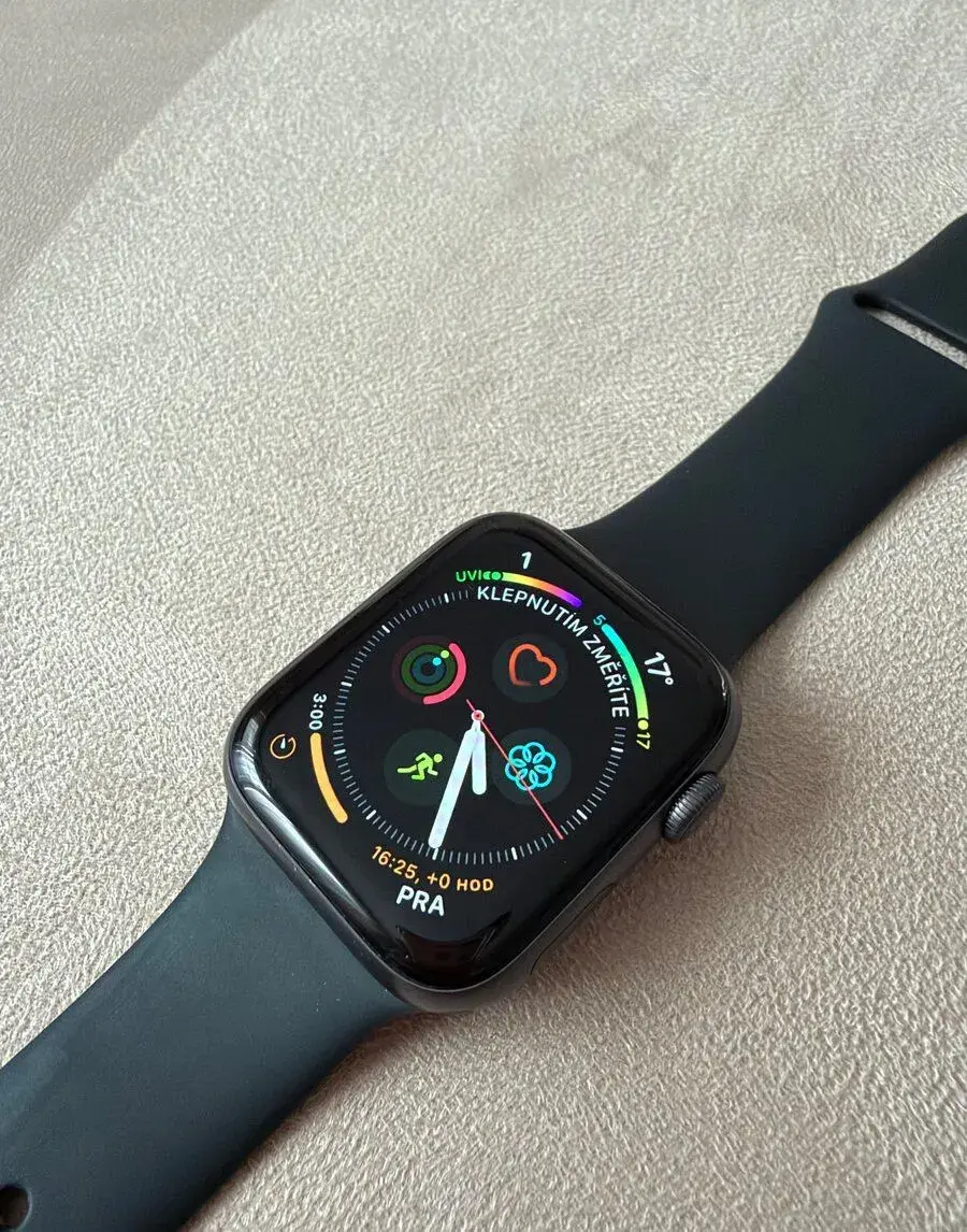 Apple Watch 6 44mm GPS Černé zachovalé.