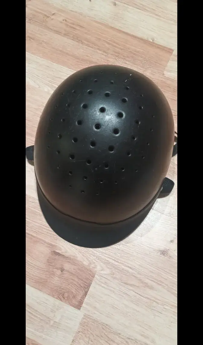 Jezdecká helma