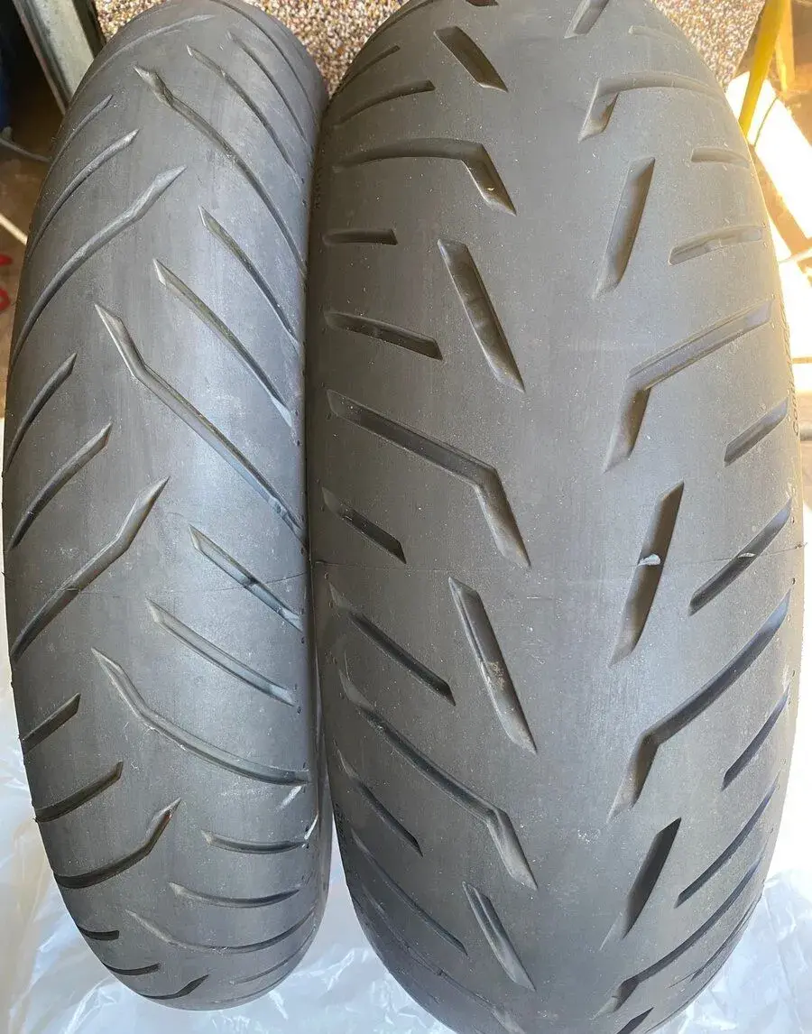Continental ContaRoadAttack 4 - 180/55 ZR17 + 120/70 ZR17