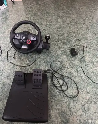 Herní volant Logitech Driving Force GT