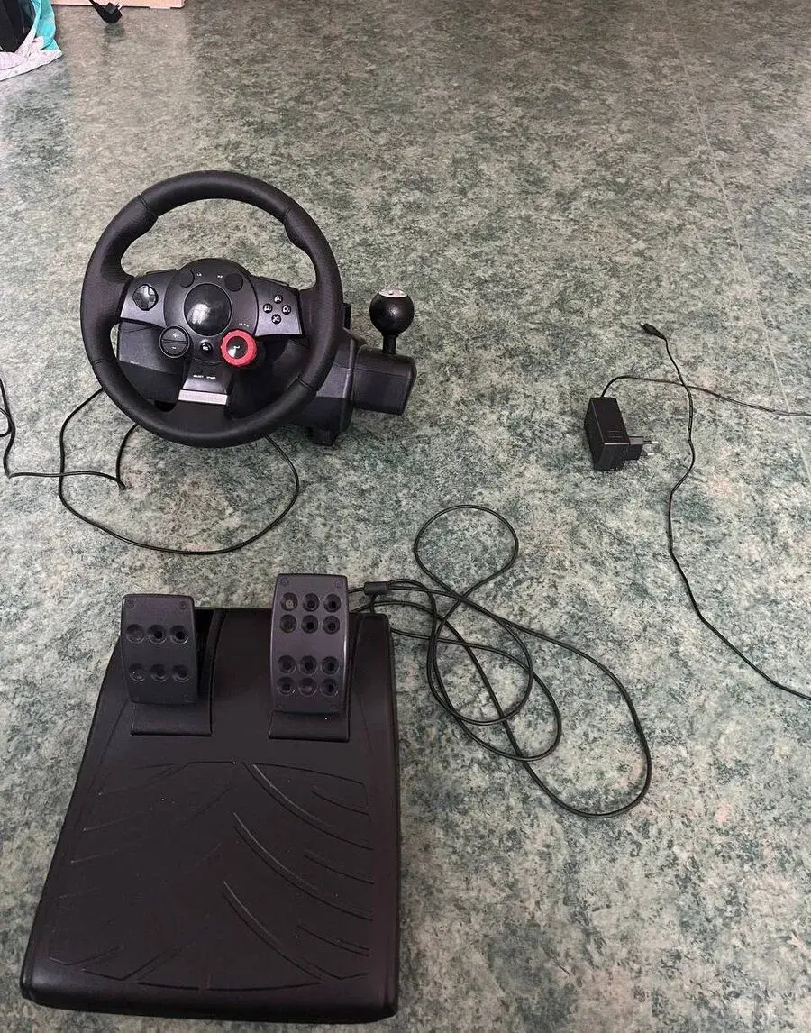 Herní volant Logitech Driving Force GT