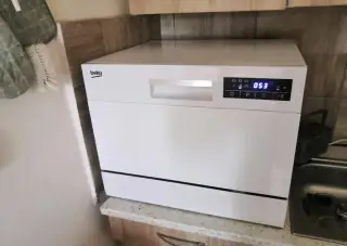Malá stolní myčka na nádobí Beko
