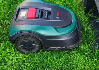 BOSCH Robotická sekačka Indego XS 300
