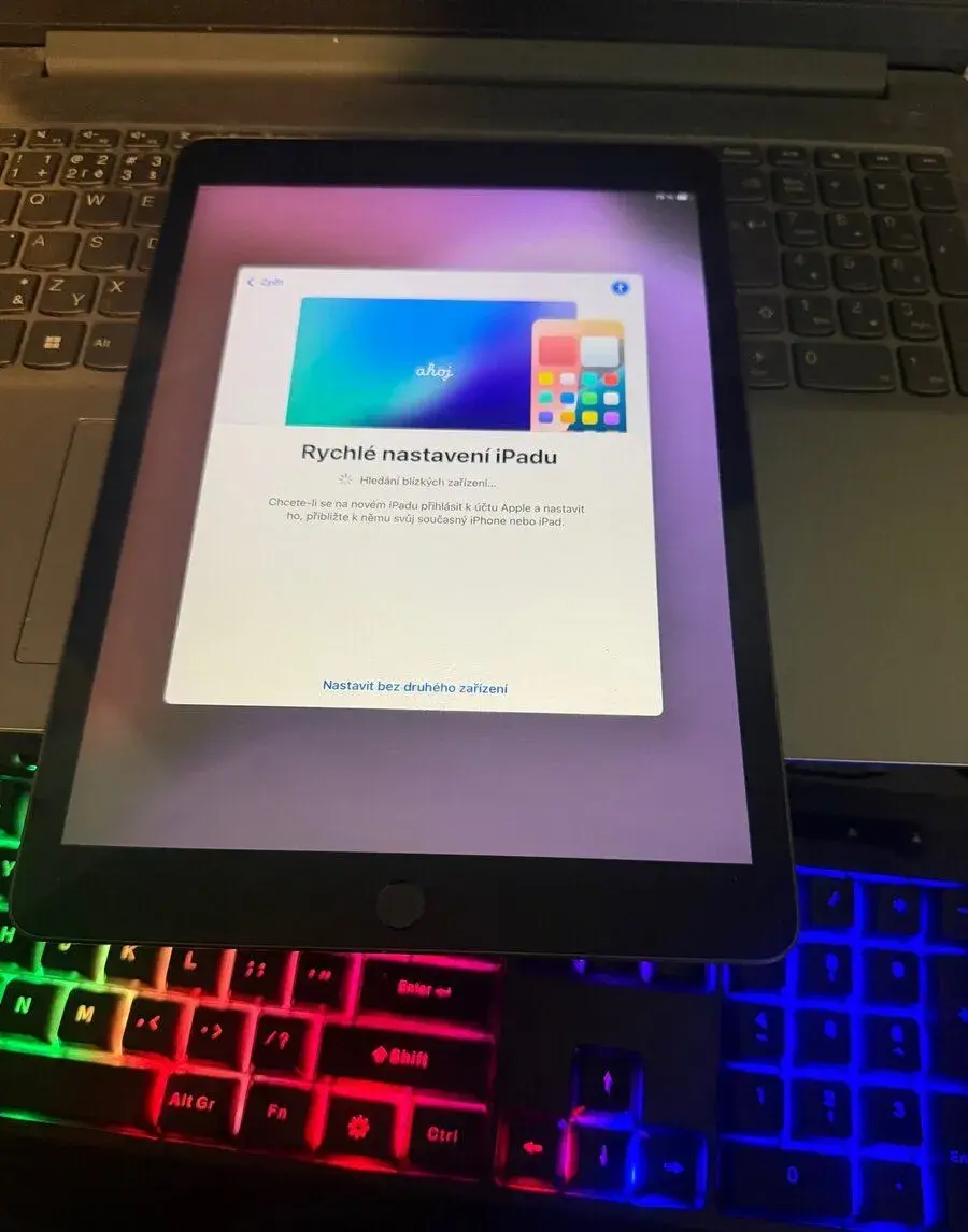 iPad 8. generace 128 GB pěkný zachovaly