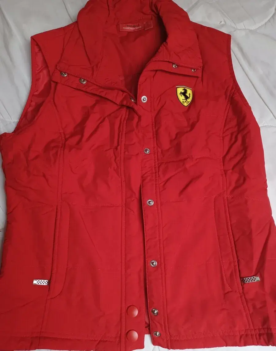 Dámskou vestu ferrari