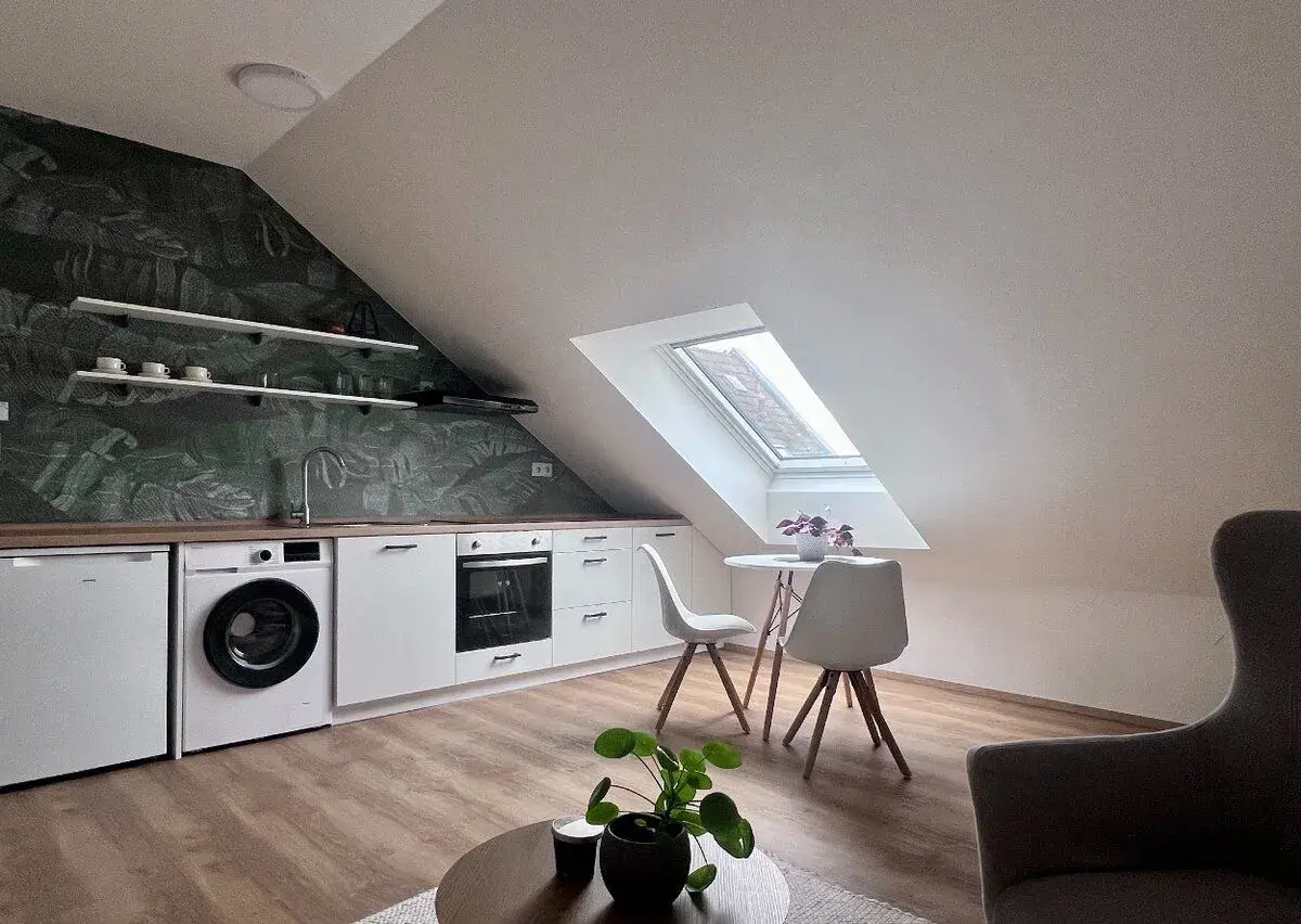 Pronájem podkrovního bytu 2+kk (44m2) s výtahem, Jihlava