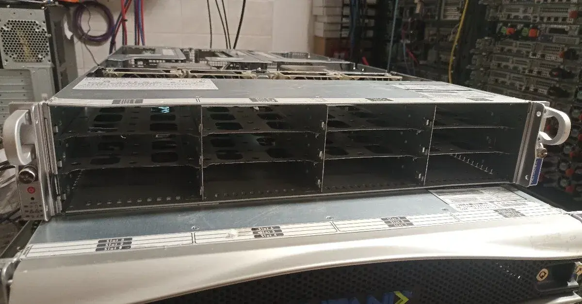Supermicro 2U 12LFF (4NVME) 2PSU 6029U-TRT, 2xGold 6154, GPU