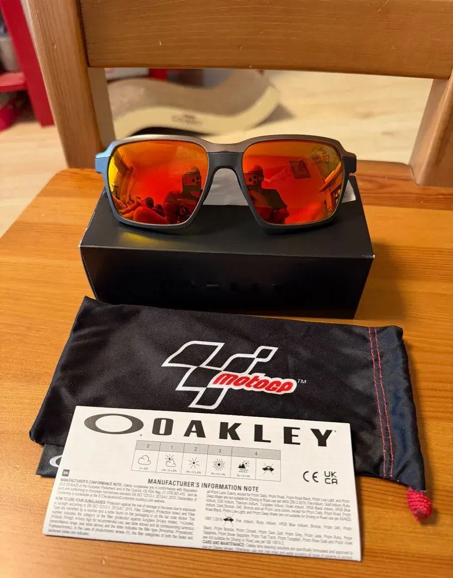 sluneční brýle Oakley Parlay v edici MotoGP