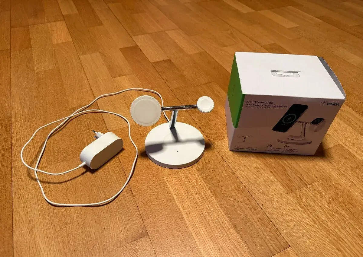 Belkin BoostCharge Pro 3v1 s MagSafe 15W – bílá (Kompletní b