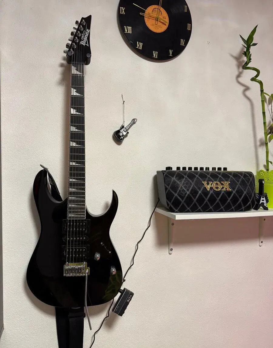 El. Kytara IBANEZ + modelingové BT kombo VOX + Amplug VOX