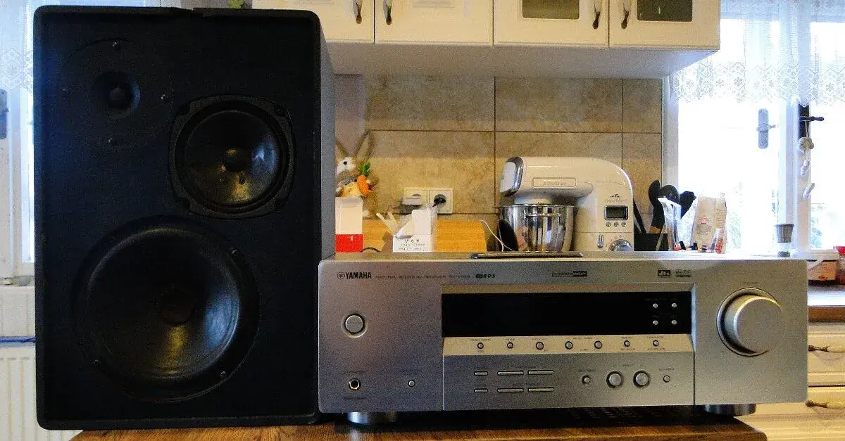 Reciever YAMAHA RX V350 + repro Quadral