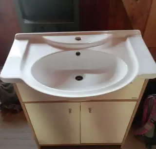 Skříňka s umyvadlem