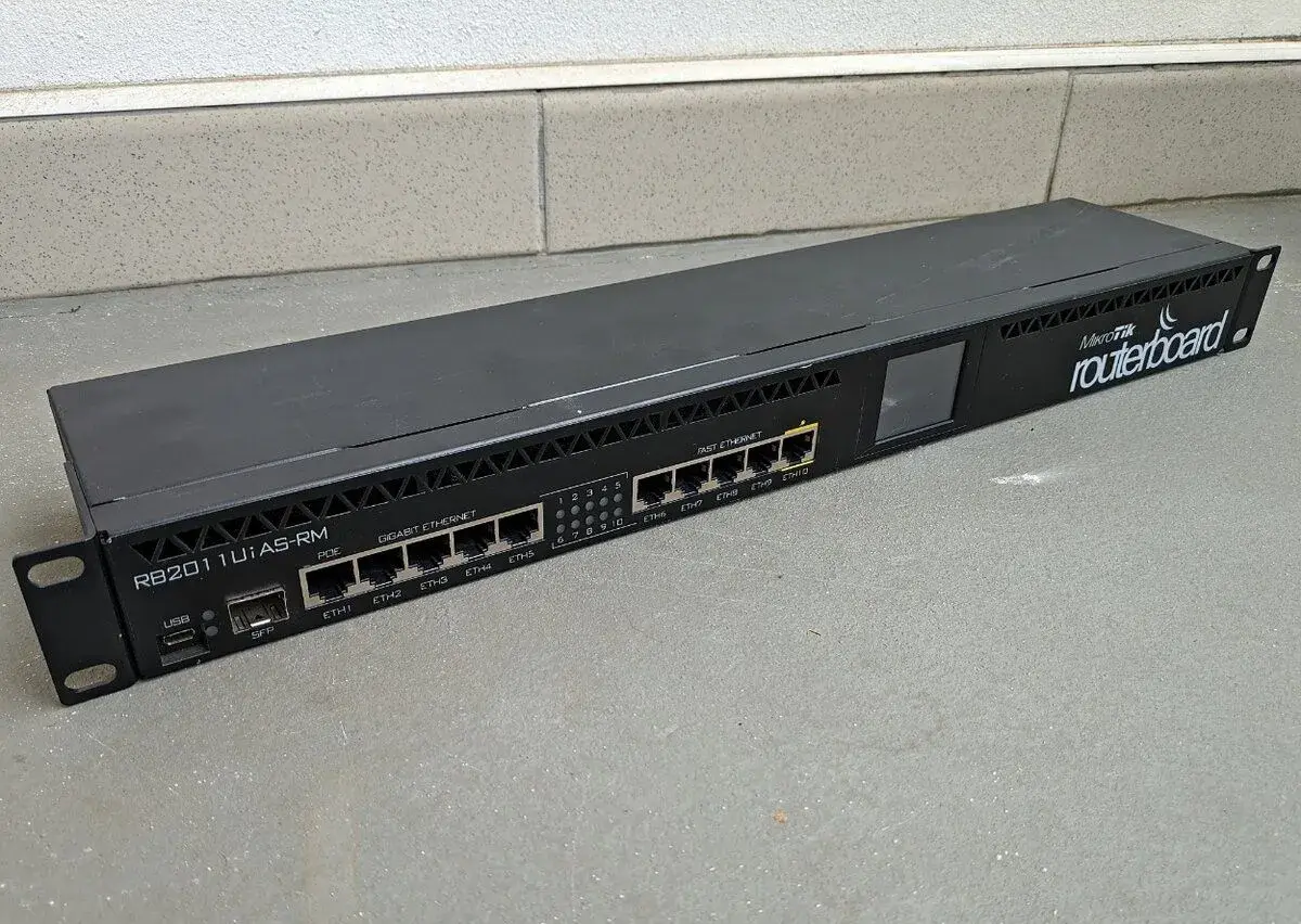Mikrotik RouterBoard RB2011UiAS-RM