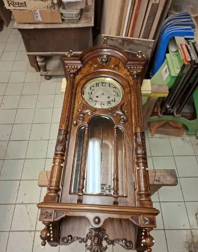 Restaurování a renovace starožitného nábytku