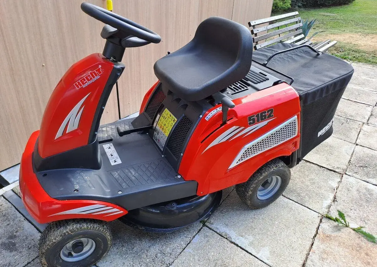 Nový zahradní trakator (Rider) HECHT 5162