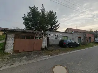 Prodej - vinné sklepy s garáží a pozemkem 360m2 Polešovice