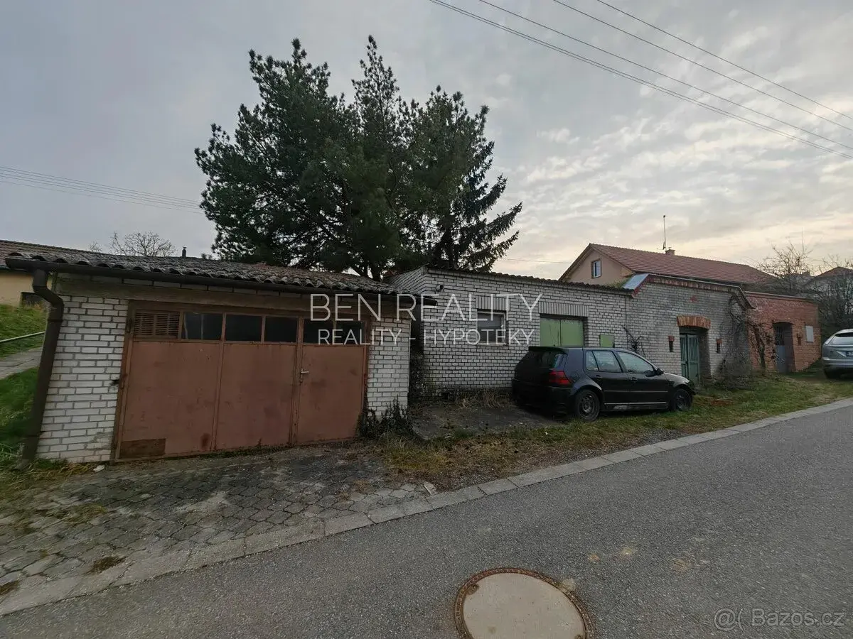 Prodej - vinné sklepy s garáží a pozemkem 360m2 Polešovice