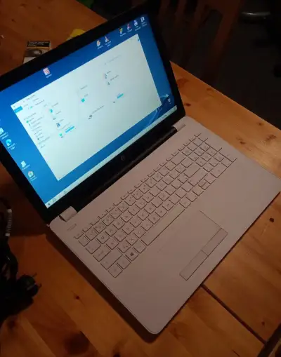 Notebook - HP 15-rb096nc Snow White - špičkový stav