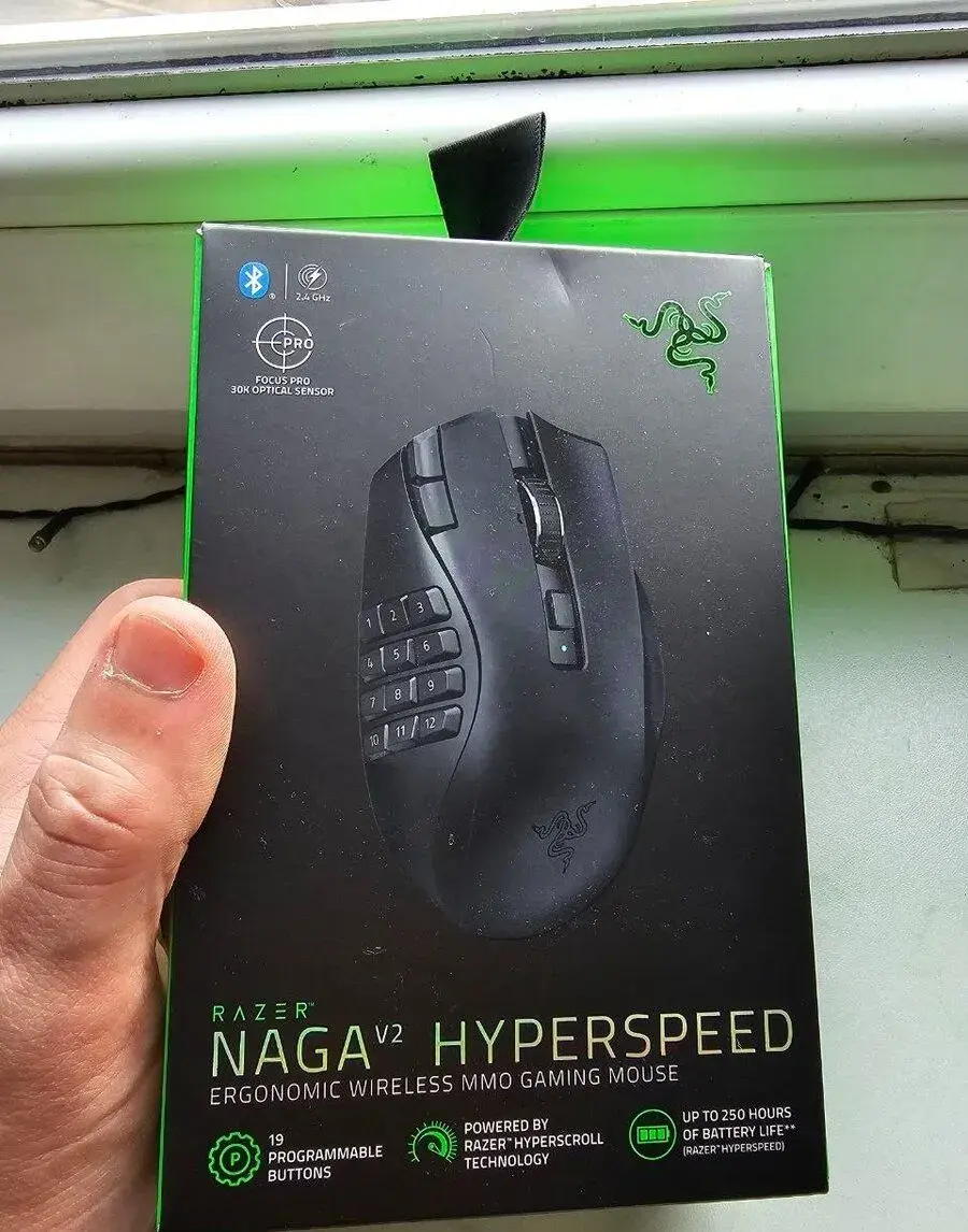 Razer Naga V2 HyperSpeed – bezdrátová MMO myš