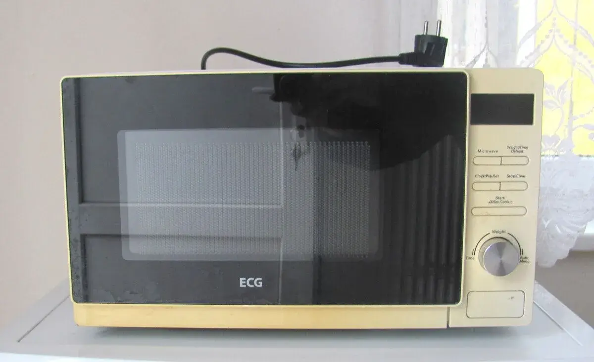 MIKROVLNNÁ TROUBA ECG - 20L