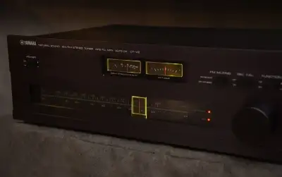 YAMAHA CT-V2 vynikající vintage tuner