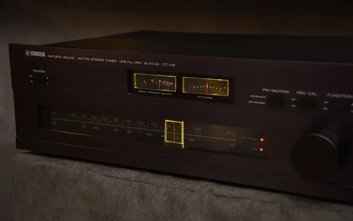 YAMAHA CT-V2 vynikající vintage tuner