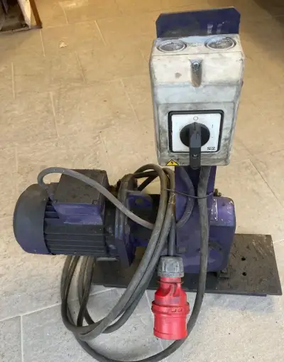 Přírubový motor 0,55 kW s převodovkou 1/80 ZTS