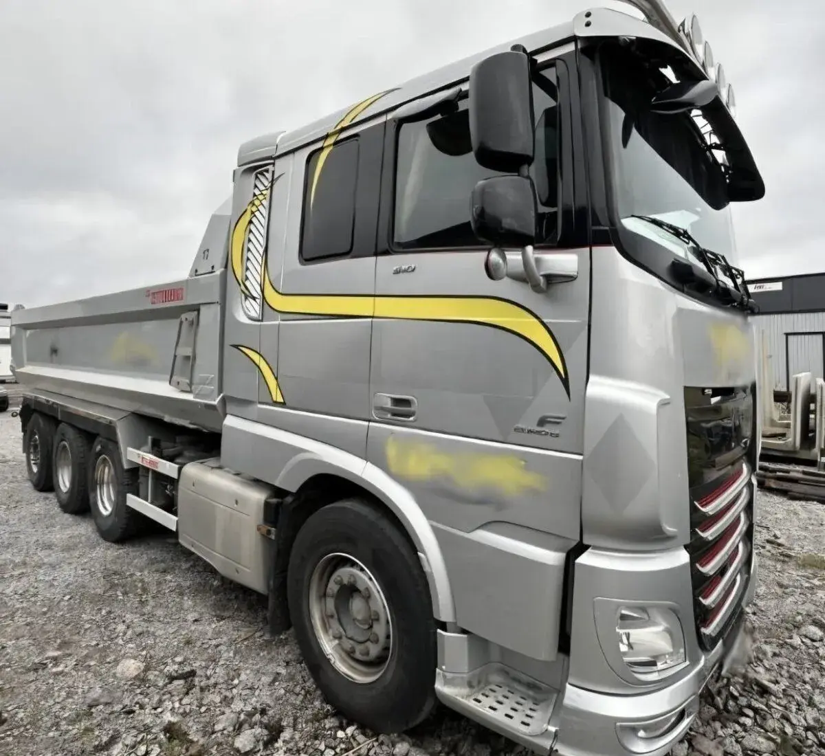 Sklápěč DAF XF510, 8x4 TRIDEM, r.v. 2017, 410.500 km
