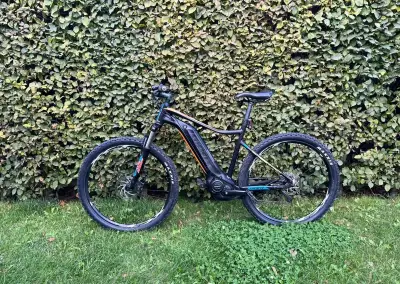 Veliké Elektrokolo Giant FATHOM E+ 3 se středovým motorem Ya