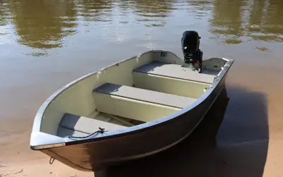 Rybářská loď Marine 3,7m s lodním motorem Mercury 5hp