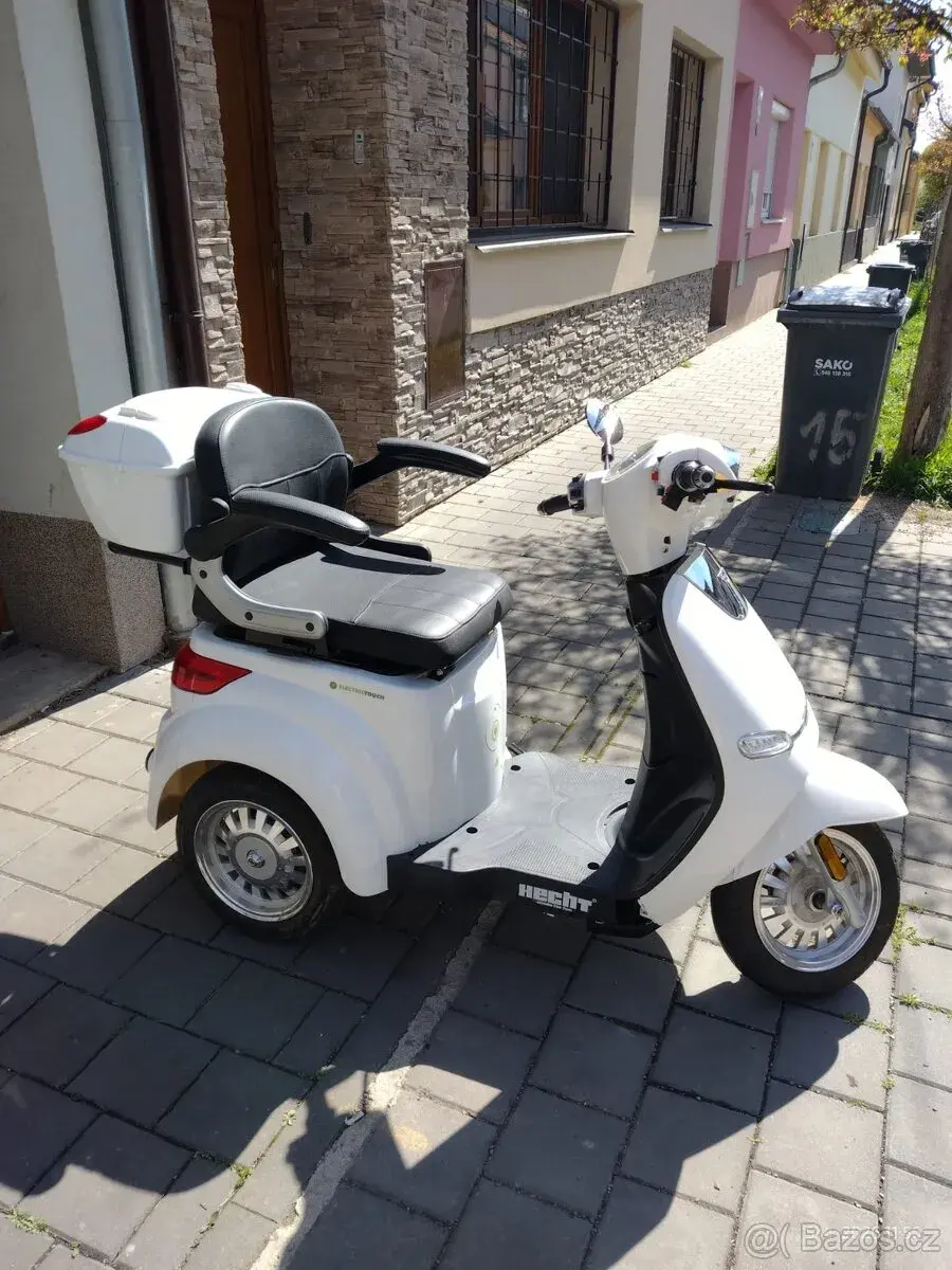 Elektrický tříkolový skútr HECHT CITIS M