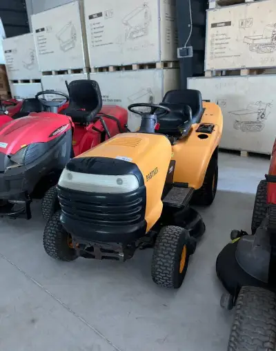 zahradní traktůrek , veterán , sekačka , traktor