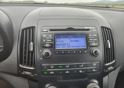 Autoradio original Hyundai i30 + dily (motor 1.6CRDi)
