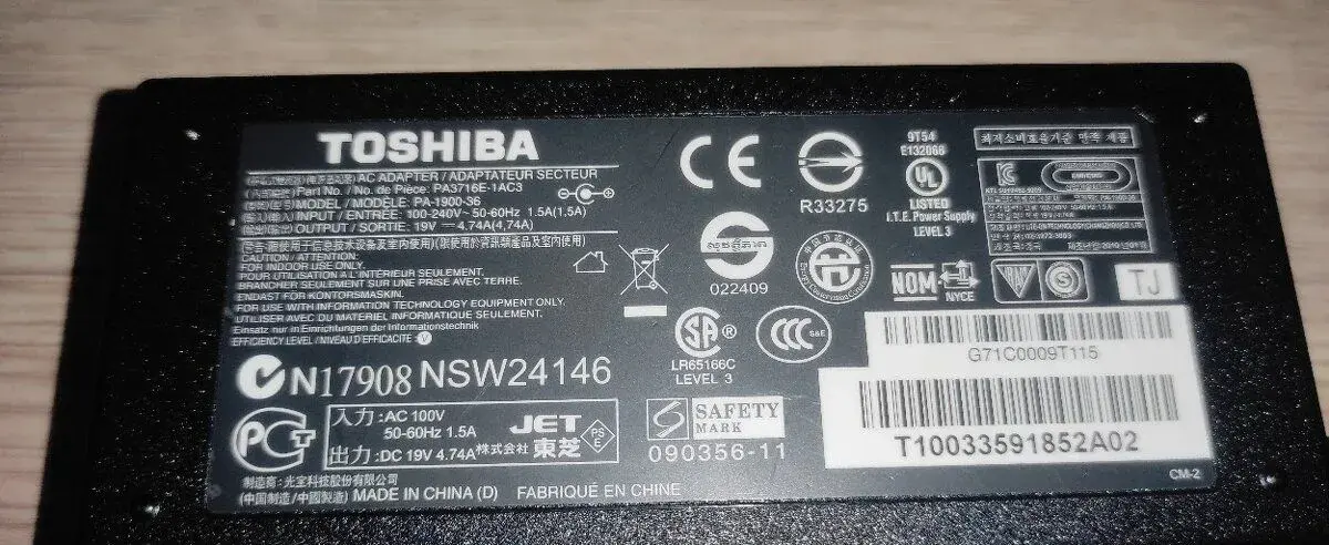 Nabíjecí adaptér TOSHIBA model PA-1900-36