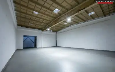 Pronájem skladu 1000 m2 v Kladrubech nad Labem