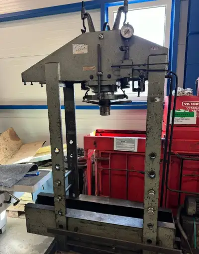 Hydraulický lis CDM 80