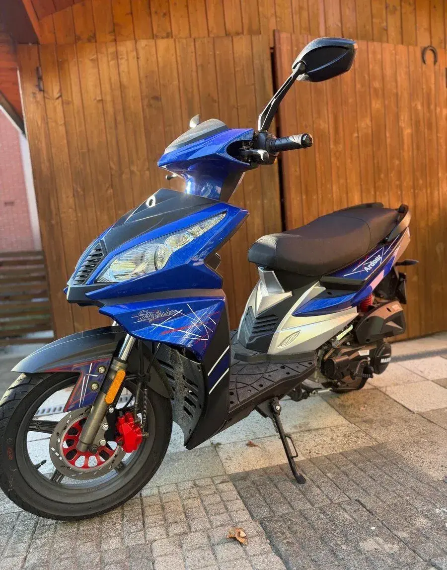 MAXON 125 – pouze 165 km – r. 2022 – téměř nový