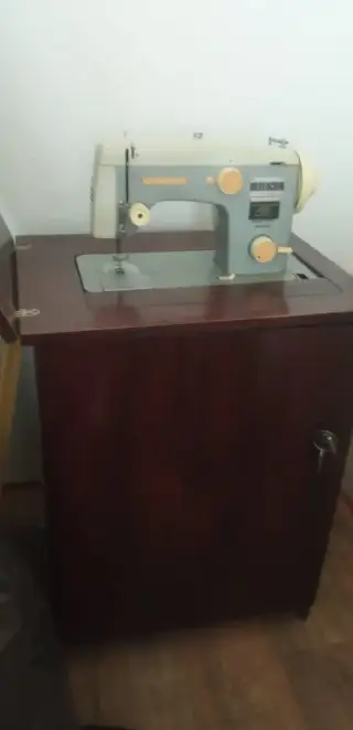 Daruji šicí stroje