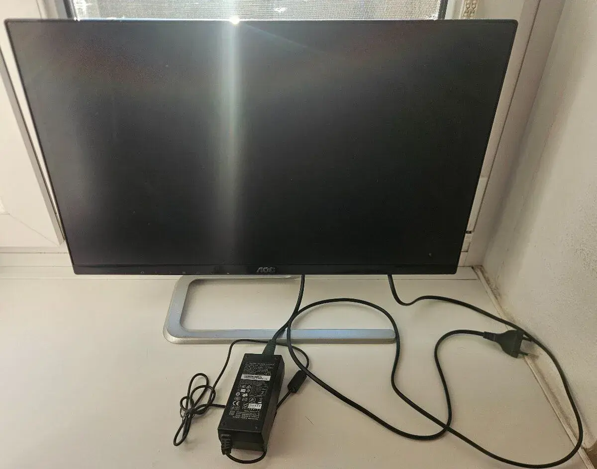 21.5" AOC i2281fwh monitor s vadou
