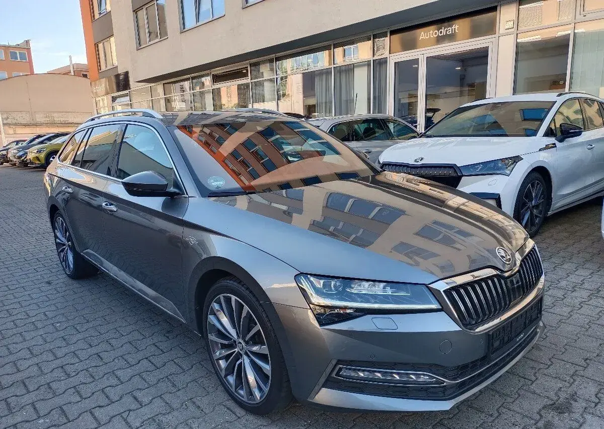 Škoda Superb – 2023, 98 410 km