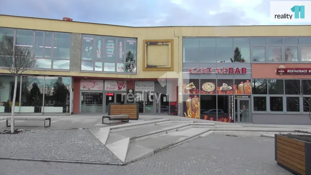 pronájem skladu 15 m2 s rampou v přízemí v obchodním domě Bo