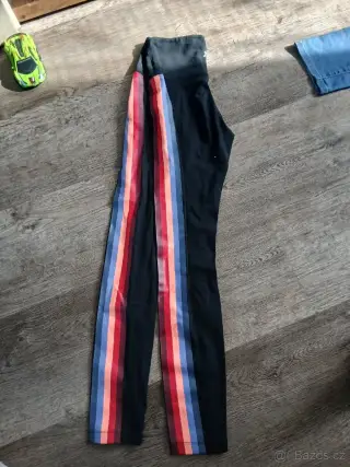 Dámské leginy.