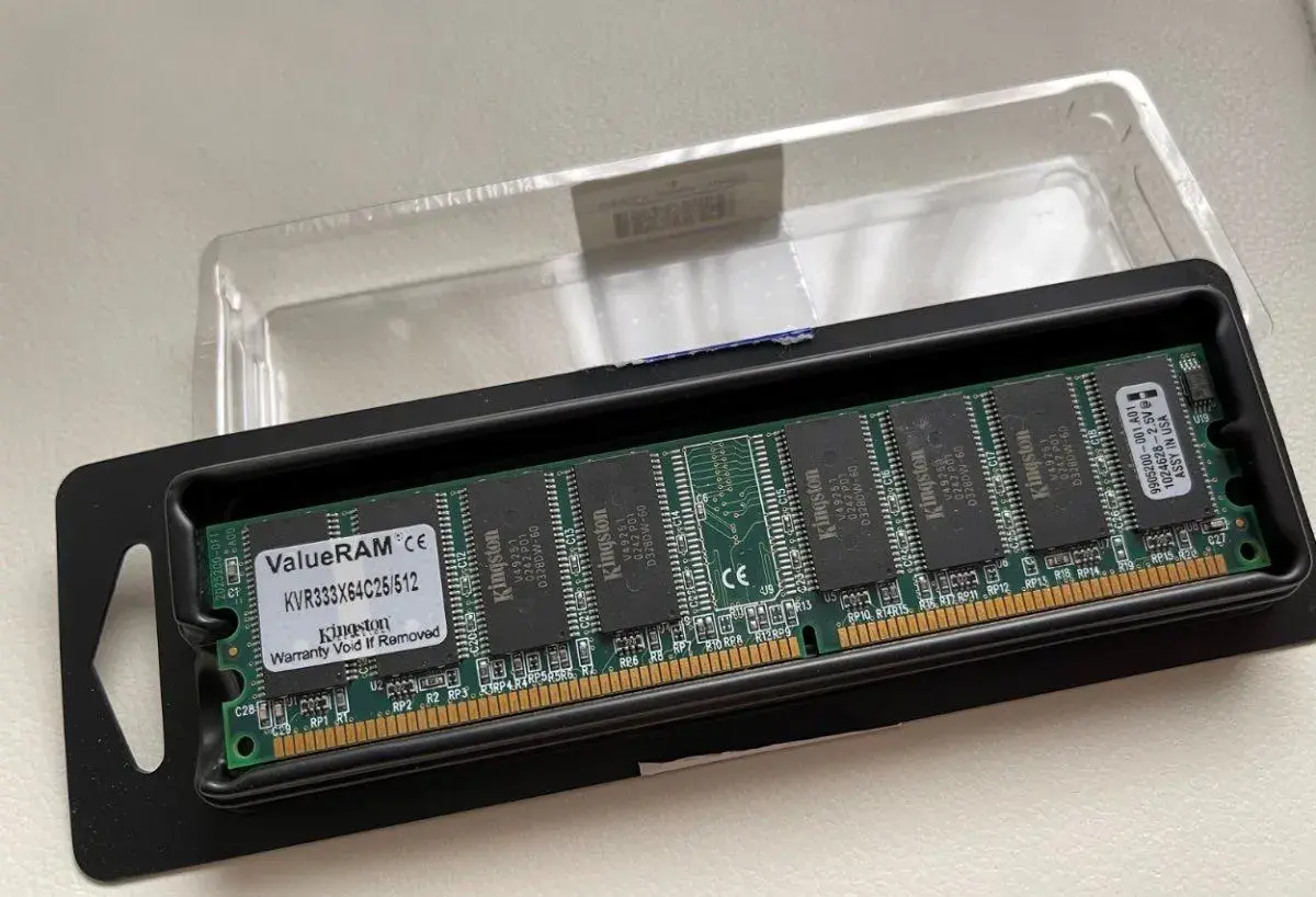 Value RAM 1 x 512 MB Kingston 333MHz